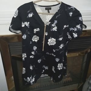 Jaanuu Tulip scrub top